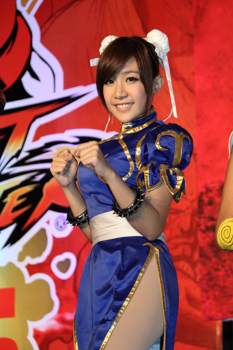 Illustration for article titled Street Fighter and Tekken Brought to Life Before Your Eyes
